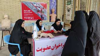 برپایی ایستگاه سلامت و میز خدمت هلال‌احمر فارس در نمازجمعه به مناسبت هفته جهانی هلال‌احمر و صلیب سرخ