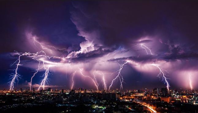 "نکات ایمنی برای حفاظت خود در برابر طوفان و رعد و برق/ اینفوگرافیک"