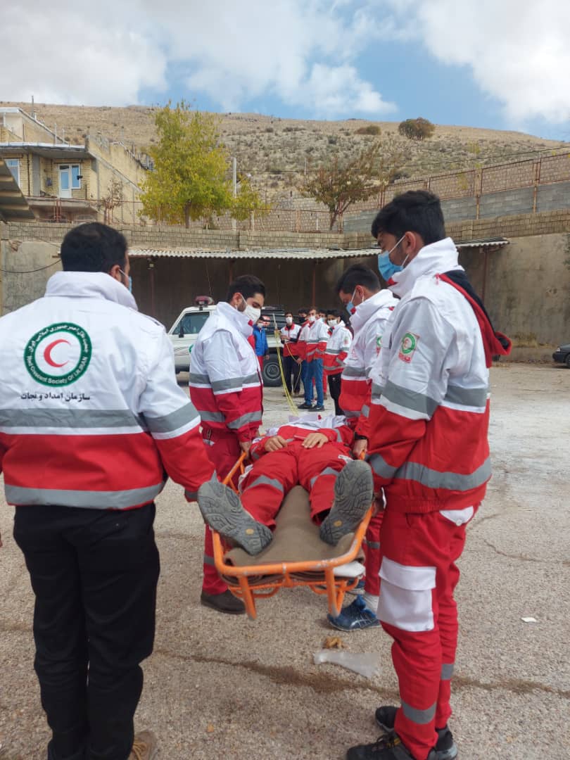 برگزاری دوره تخصصی نجات در حوادث جاده ای و حمل و نقل در جمعیت هلال احمر شهرستان سپیدان 