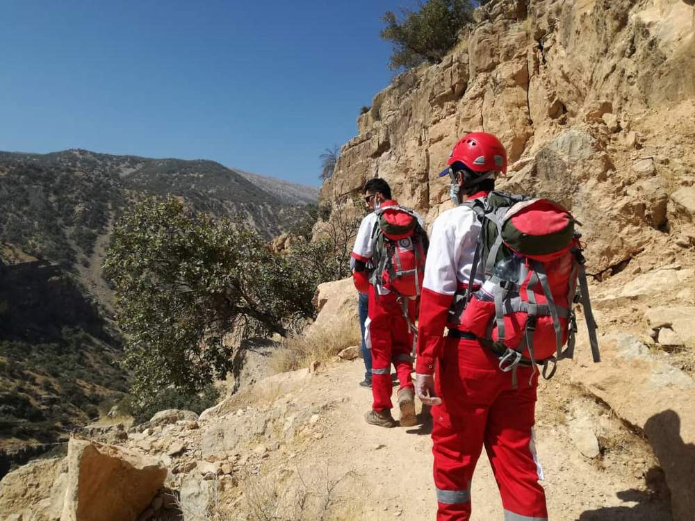 دو عملیات سخت در یک روز / از نجات جان سرنشین خودرو واژگون شده تا فرد مفقود شده در ارتفاعات تنگ دم اسب