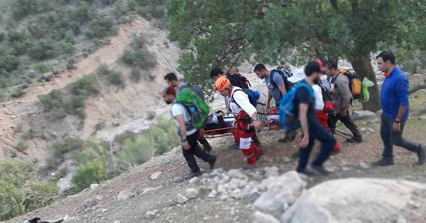 امدادرسانی به سه حادثه توسط نجاتگران پایگاه های جمعیت هلال احمر شیراز در ١٢ فروردین ماه ١۴٠٠