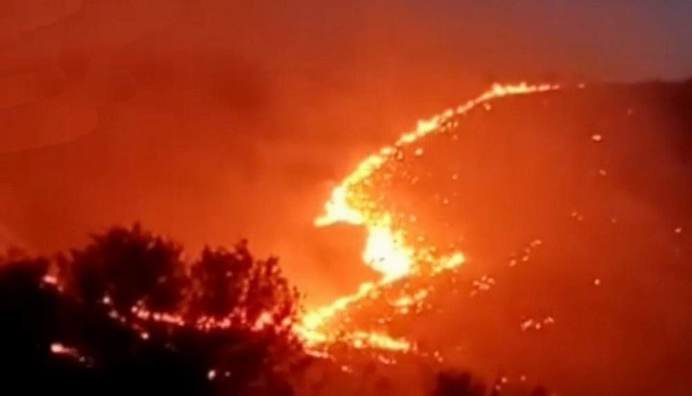 امدادرسانی هلال احمر فارس به آتش سوزی تنگ هایقر فیروزآباد/ اعزام بالگرد و هفت تیم عملیاتی به منطقه