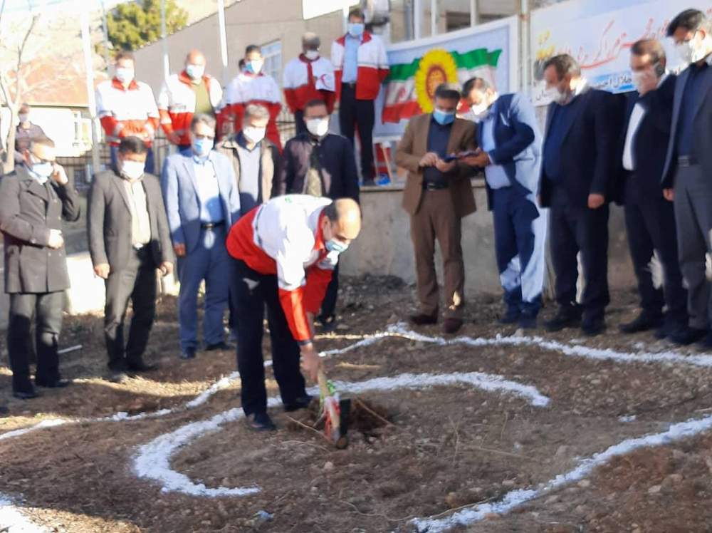 کلنگ ساختمان امدادشهری جمعیت هلال احمر سپیدان به زمین زده شد