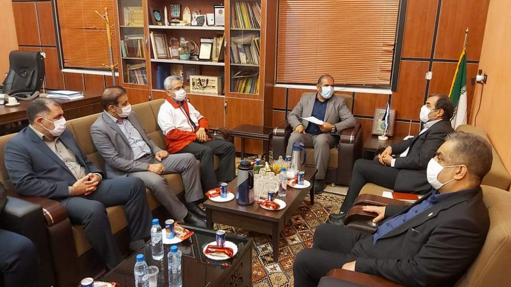 دبیرکل جمعیت هلال احمر در ابتدای حضور خود در استان فارس مورد استقبال رسمی فرماندار مهر قرار گرفت و در فرمانداری حضور یافت.