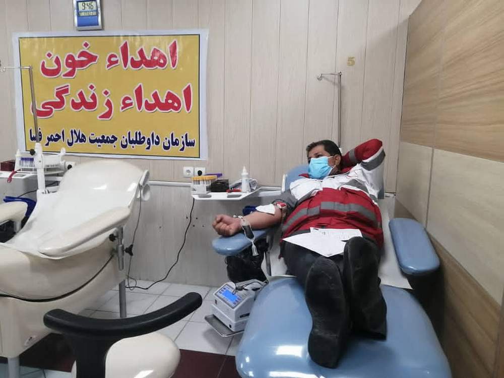 حضور اعضای داوطلب و پرسنل جمعیت هلال احمر شهرستان فسا در پایگاه انتقال خون
