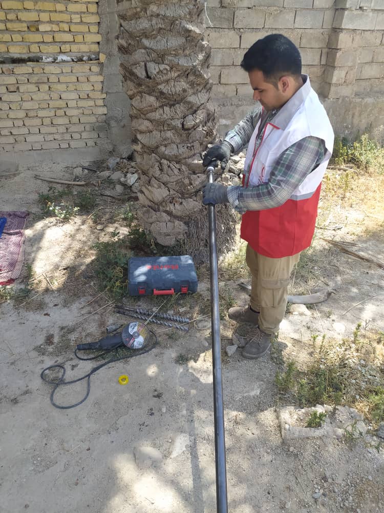 گاز کشی منزل مددجو توسط خانه هلال شهید زنگاری شهر کارزین