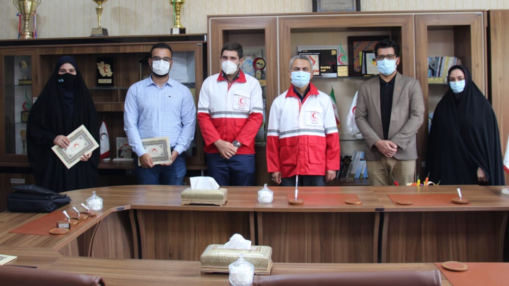 تقدیر از کارکنان روابط عمومی و اعضای رادیو هلال جمعیت هلال احمر استان فارس