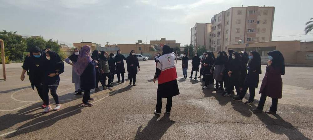 ⭕ خبر| برگزاری مانور زلزله و آموزش اصول صحیح پناهگیری توسط جمعیت هلال احمر در هنرستان فنی دخترانه فاطمه زهرا (س) کازرون