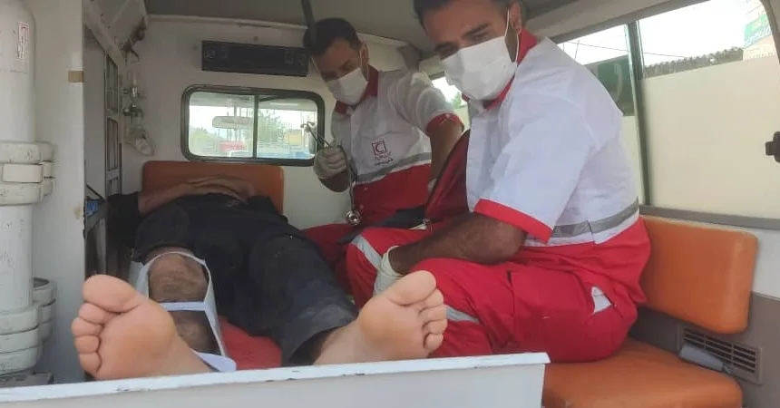 امدادرسانی به حادثه برخورد وانت پیکان با موتور سیکلت توسط تیم عملیاتی جمعیت هلال احمر شهرستان ممسنی