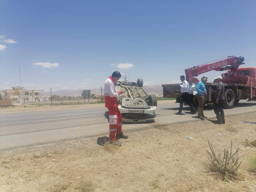 امدادرسانی به حادثه برخورد تریلر با پژو 206 توسط تیم عملیاتی هلال احمر مرودشت