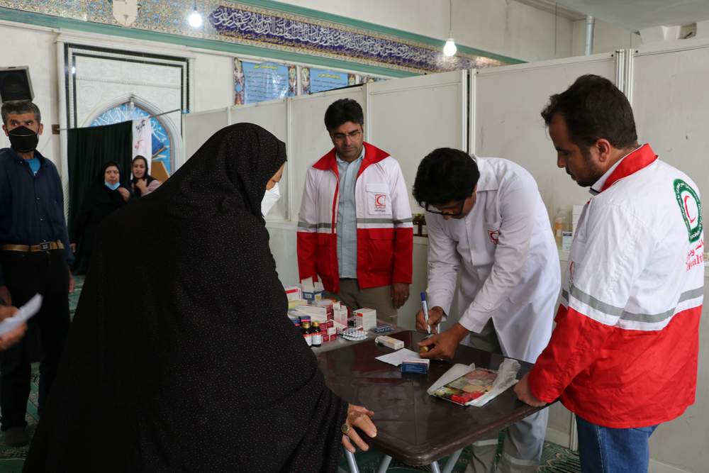 اجرای کاروان سلامت هلال احمر فارس همزمان با هفته دفاع مقدس  همزمان با هفته دفاع مقدس