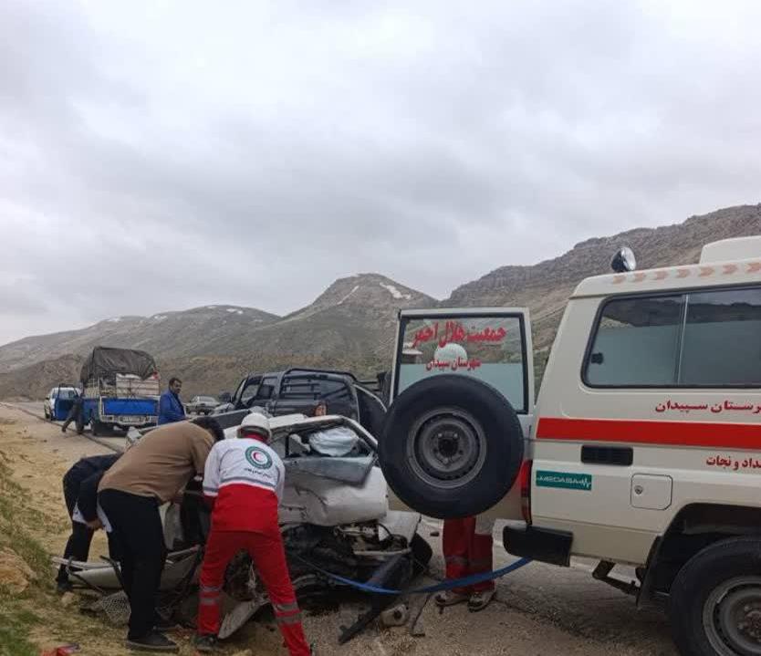 واژگونی خودرو پرایدبار در سپیدان با یک مصدوم و یک فوتی