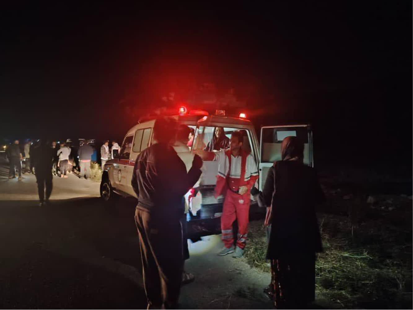 ۶ مصدوم بر اثر تصادف پژو پارس با  پراید در جاده قائمیه_ نورآباد