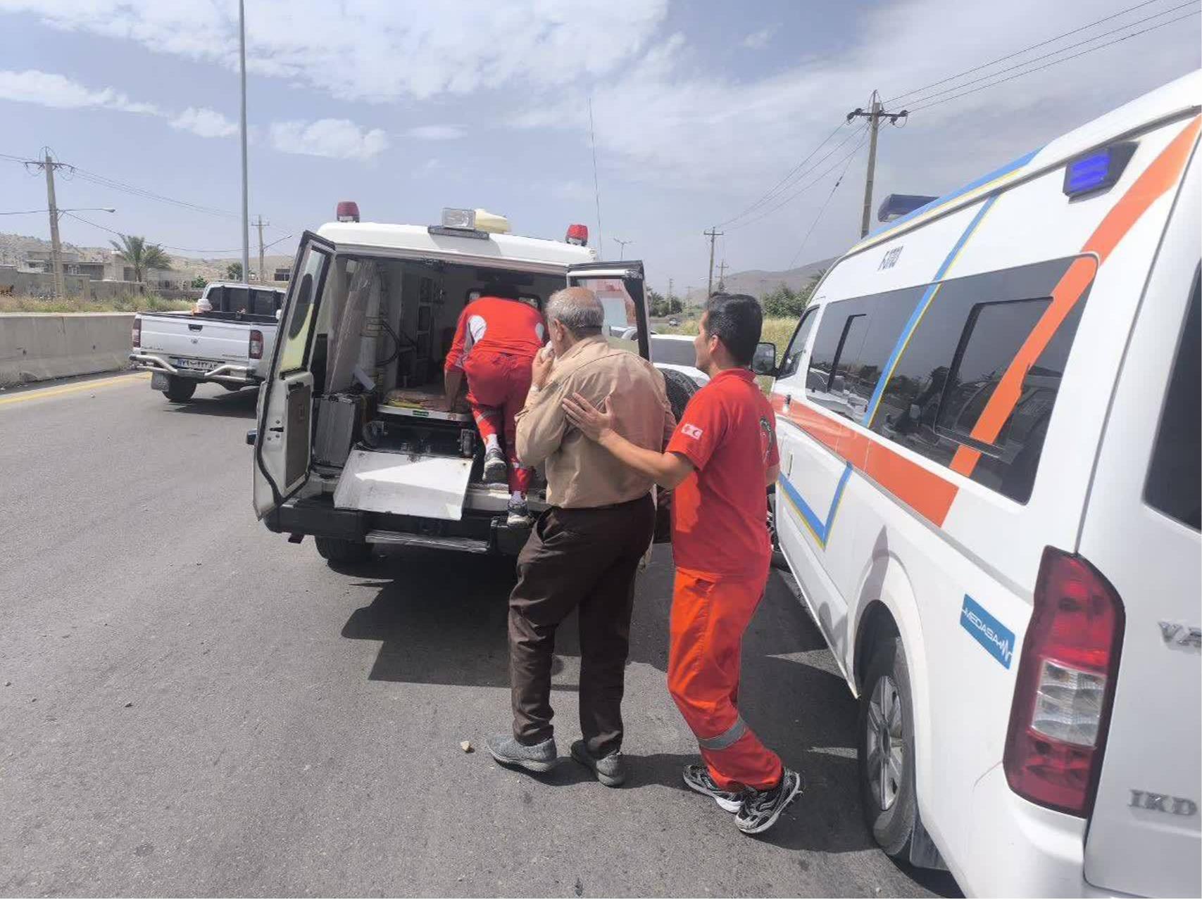 ۳ مصدوم بر اثر واژگونی سواری ساندرو در جاده کوهچنار_ ممسنی