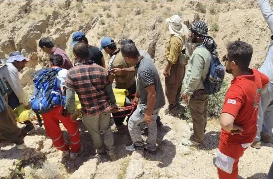 انتقال پیکر مرد ۳۷ ساله به دامنه کوه ارتفاعات شهر، شهرپیر زریندشت