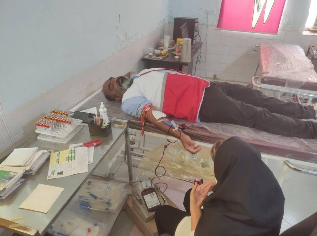 اهدا ۵۶ واحد خون سالم به مناسبت هفته هلال‌احمر در مهر