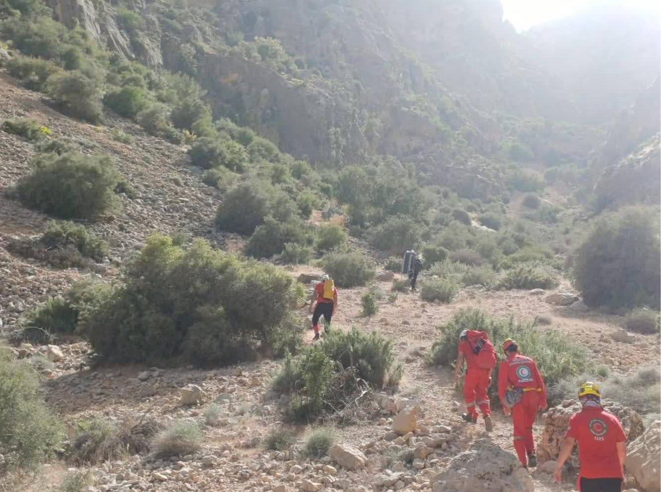 عملیات ۷ ساعته هلالاحمر شیراز برای انتقال پیکر طبیعت گرد ۱۶ ساله