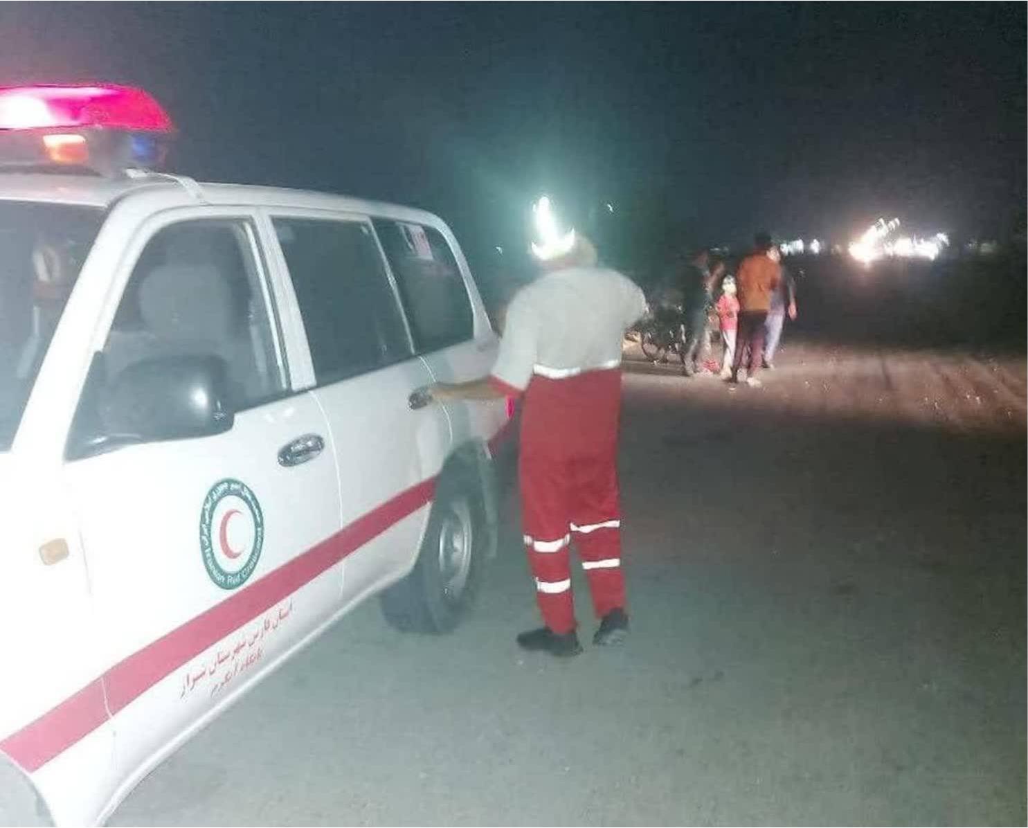 انحراف و واژگونی خودرو سواری پراید در جاده جهرم به شیراز با ۴ مصدوم